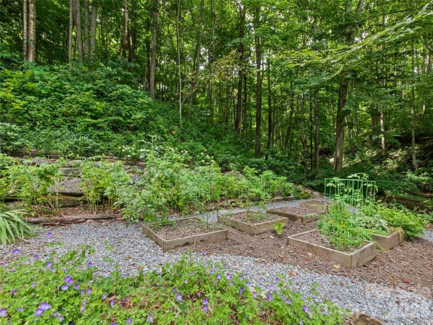283 The High Road, Waynesville, NC 28786.  MLS# CAR4408195, YatesRealty ID 40400. 