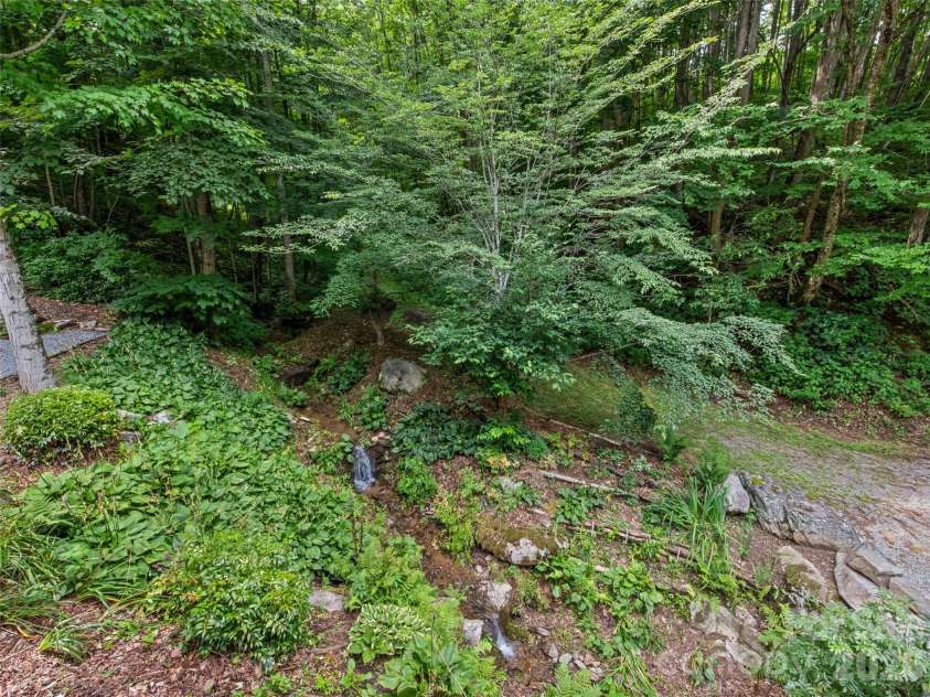 283 The High Road, Waynesville, NC 28786.  MLS# CAR4408195, YatesRealty ID 40400. 
