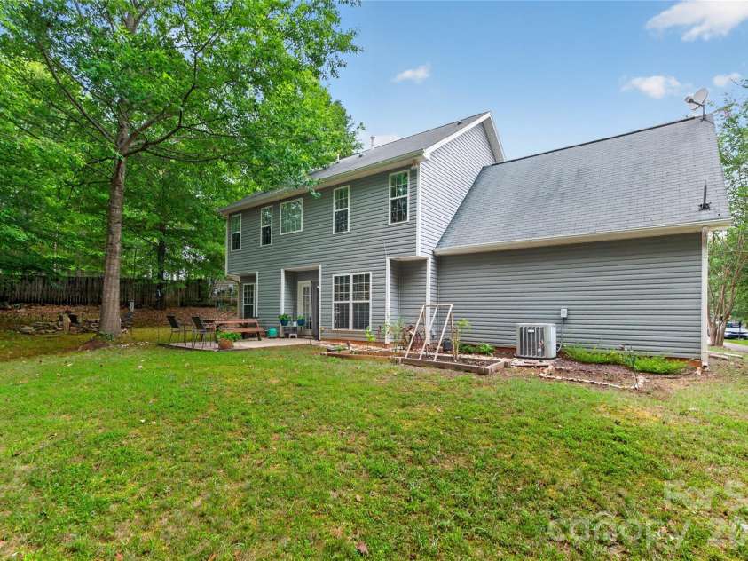 9200 High Rock Drive, Waxhaw, NC 28173.  MLS# CAR4408610, YatesRealty ID 40401. 