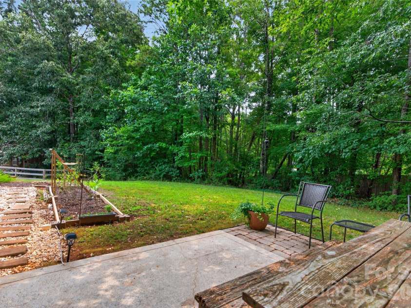 9200 High Rock Drive, Waxhaw, NC 28173.  MLS# CAR4408610, YatesRealty ID 40401. 