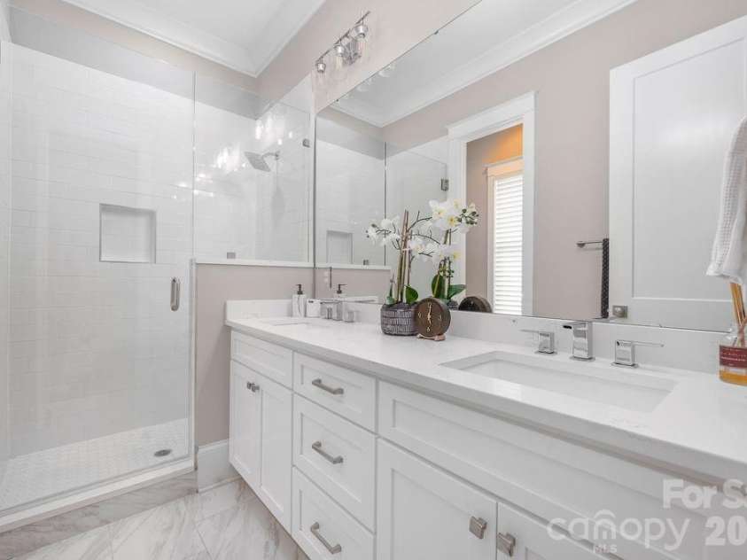 2728 Kilgo Way, Charlotte, NC 28205.  MLS# CAR4407297, YatesRealty ID 40402. 