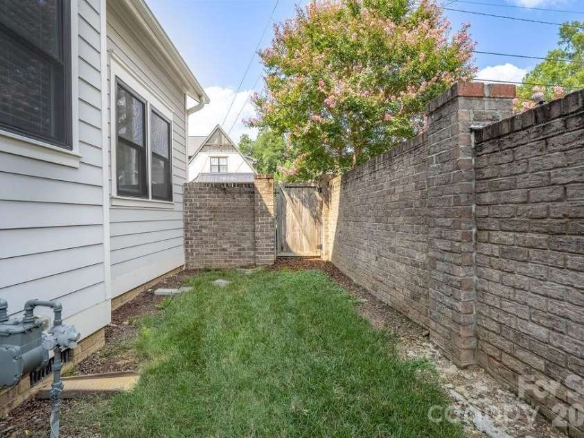 2728 Kilgo Way, Charlotte, NC 28205.  MLS# CAR4407297, YatesRealty ID 40402. 