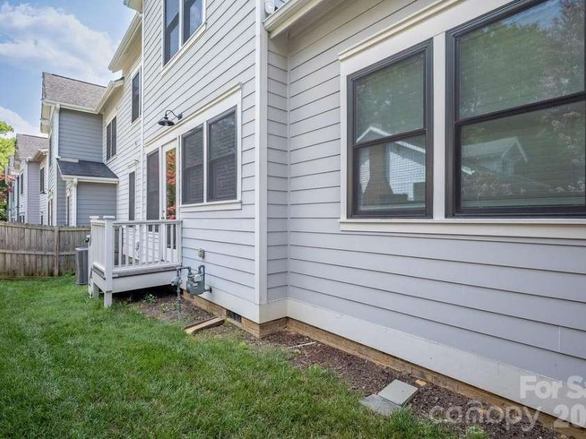 2728 Kilgo Way, Charlotte, NC 28205.  MLS# CAR4407297, YatesRealty ID 40402. 