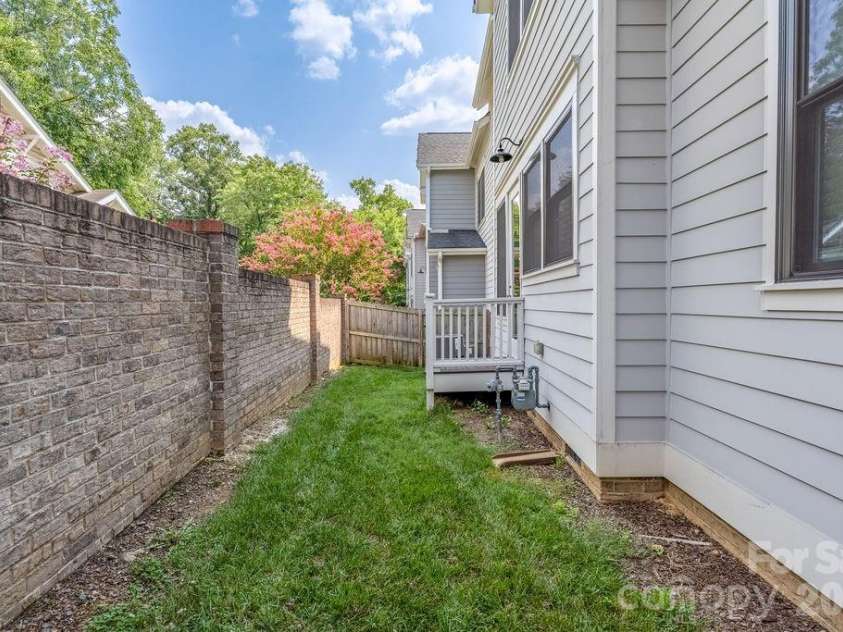 2728 Kilgo Way, Charlotte, NC 28205.  MLS# CAR4407297, YatesRealty ID 40402. 