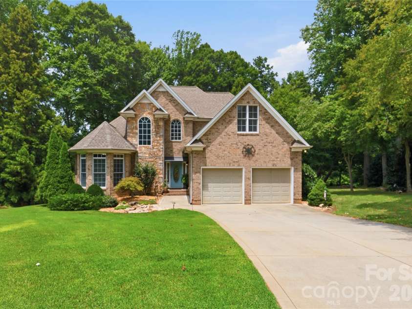 4029 Foxes Trail, Cramerton, NC 28032.  MLS# CAR4407400, YatesRealty ID 40404. 