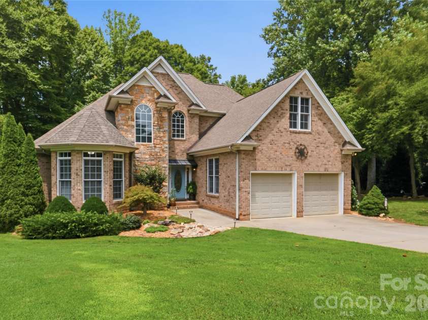 4029 Foxes Trail, Cramerton, NC 28032.  MLS# CAR4407400, YatesRealty ID 40404. 