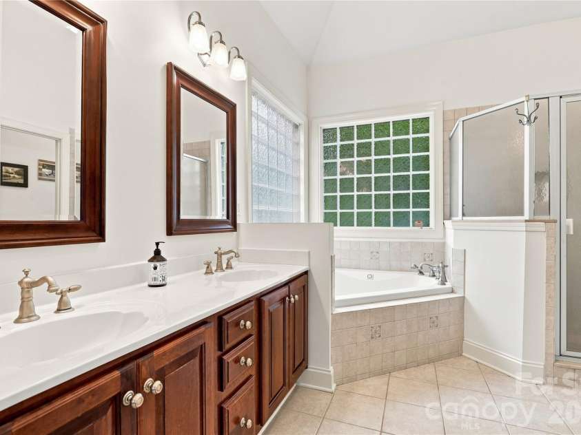 4029 Foxes Trail, Cramerton, NC 28032.  MLS# CAR4407400, YatesRealty ID 40404. 