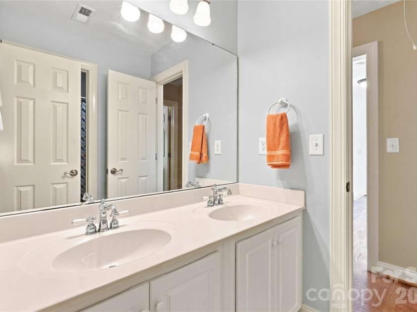 4029 Foxes Trail, Cramerton, NC 28032.  MLS# CAR4407400, YatesRealty ID 40404. 
