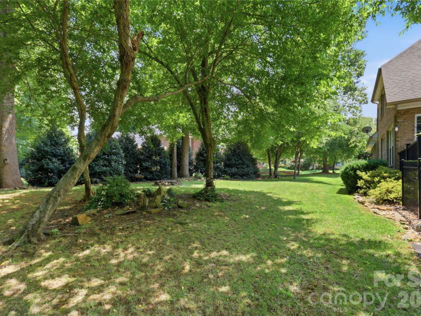 4029 Foxes Trail, Cramerton, NC 28032.  MLS# CAR4407400, YatesRealty ID 40404. 
