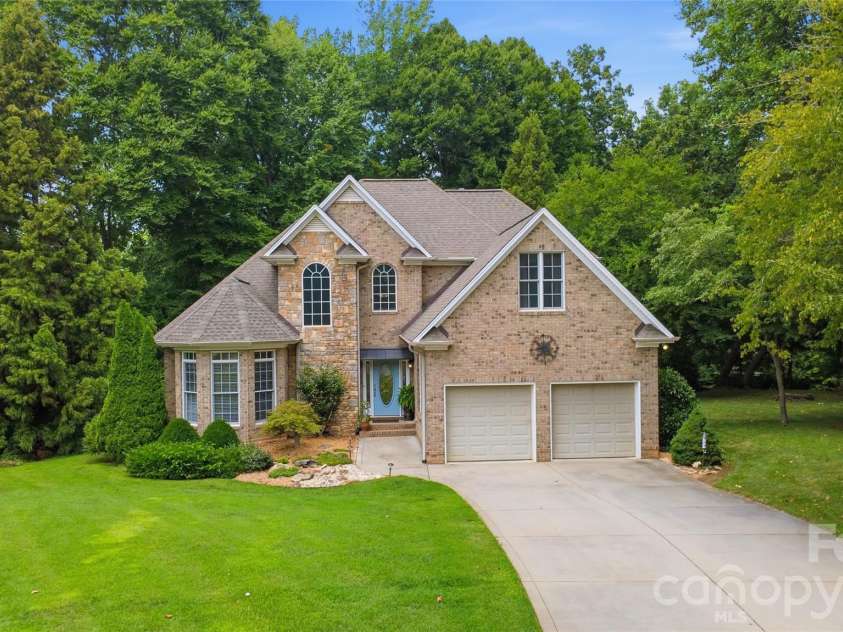 4029 Foxes Trail, Cramerton, NC 28032.  MLS# CAR4407400, YatesRealty ID 40404. 