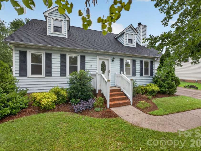 3550 Farm Lake Drive, Concord, NC 28027.  MLS# CAR4408143, YatesRealty ID 40405. 