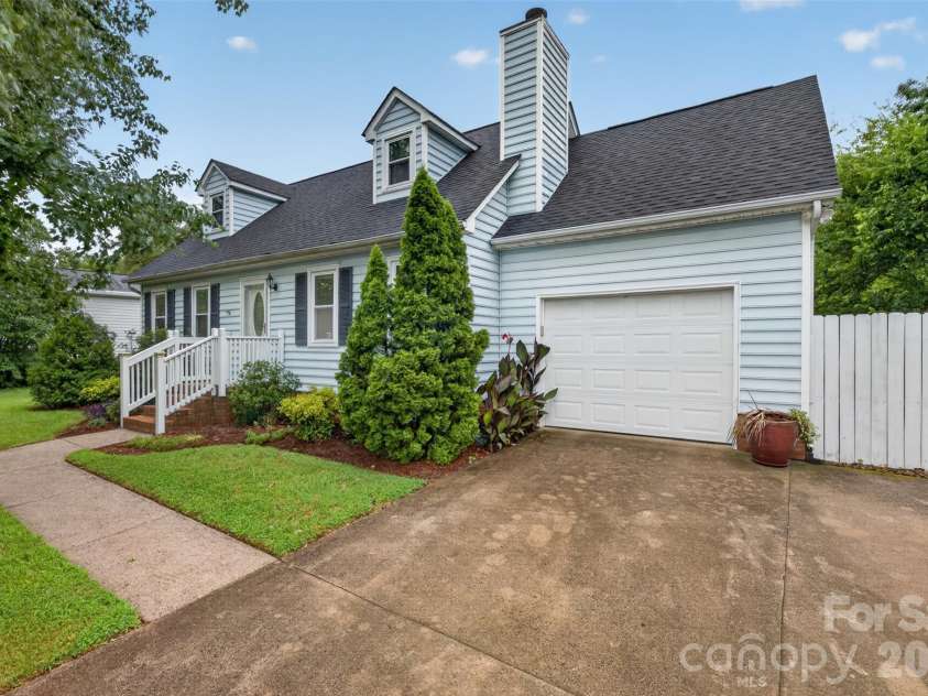 3550 Farm Lake Drive, Concord, NC 28027.  MLS# CAR4408143, YatesRealty ID 40405. 