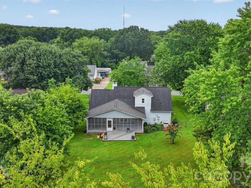 3550 Farm Lake Drive, Concord, NC 28027.  MLS# CAR4408143, YatesRealty ID 40405. 