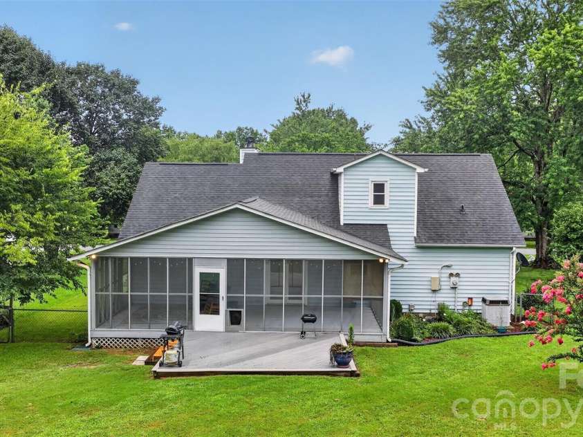 3550 Farm Lake Drive, Concord, NC 28027.  MLS# CAR4408143, YatesRealty ID 40405. 