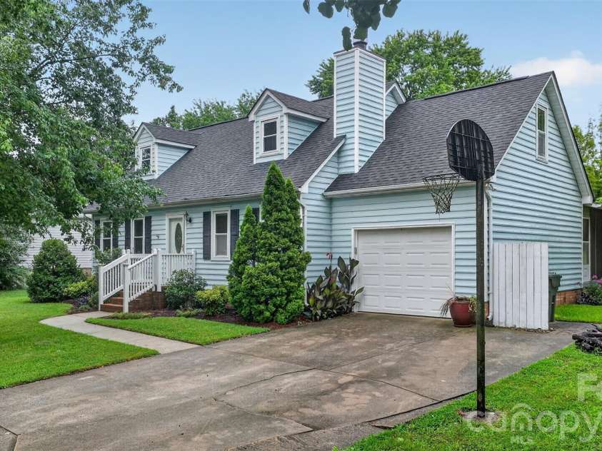 3550 Farm Lake Drive, Concord, NC 28027.  MLS# CAR4408143, YatesRealty ID 40405. 