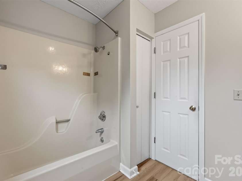 3550 Farm Lake Drive, Concord, NC 28027.  MLS# CAR4408143, YatesRealty ID 40405. 