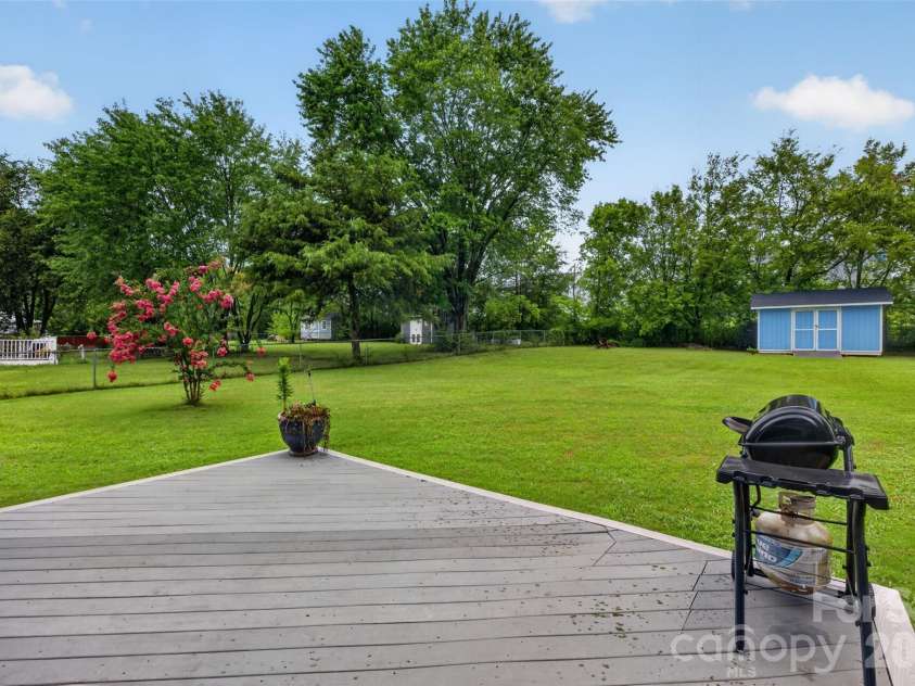 3550 Farm Lake Drive, Concord, NC 28027.  MLS# CAR4408143, YatesRealty ID 40405. 