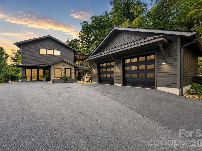 228 Allen Mountain Drive, Black Mountain, NC 28711.  MLS# CAR4407817, YatesRealty ID 40406. 