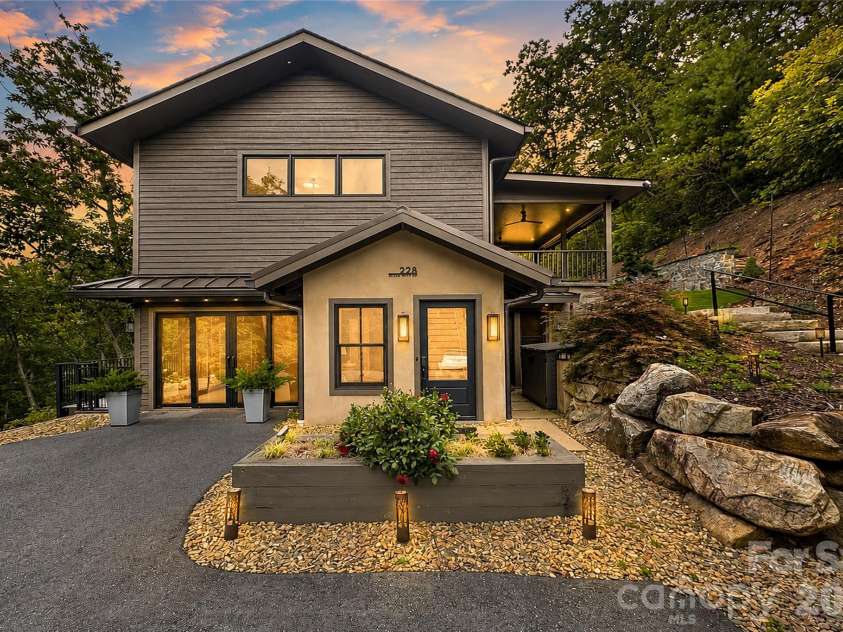 228 Allen Mountain Drive, Black Mountain, NC 28711.  MLS# CAR4407817, YatesRealty ID 40406. 