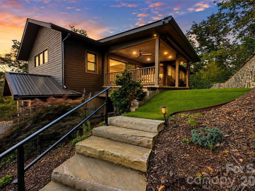 228 Allen Mountain Drive, Black Mountain, NC 28711.  MLS# CAR4407817, YatesRealty ID 40406. 