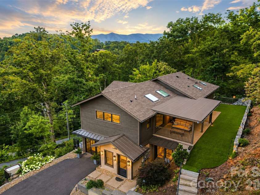 228 Allen Mountain Drive, Black Mountain, NC 28711.  MLS# CAR4407817, YatesRealty ID 40406. 