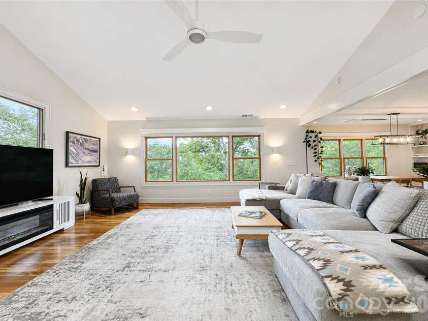 228 Allen Mountain Drive, Black Mountain, NC 28711.  MLS# CAR4407817, YatesRealty ID 40406. 