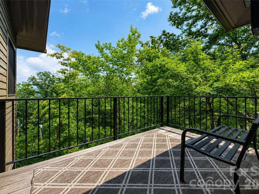 228 Allen Mountain Drive, Black Mountain, NC 28711.  MLS# CAR4407817, YatesRealty ID 40406. 