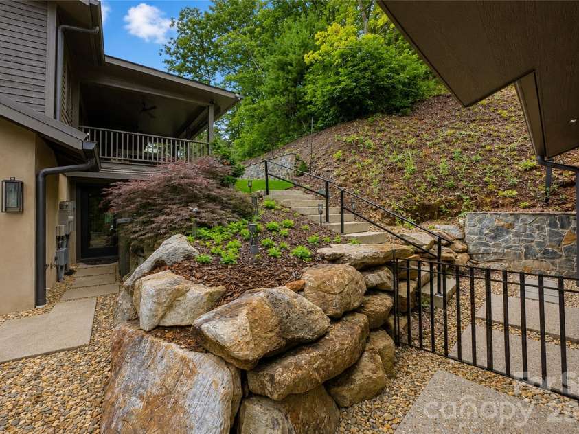 228 Allen Mountain Drive, Black Mountain, NC 28711.  MLS# CAR4407817, YatesRealty ID 40406. 