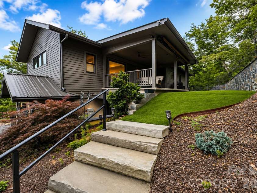 228 Allen Mountain Drive, Black Mountain, NC 28711.  MLS# CAR4407817, YatesRealty ID 40406. 