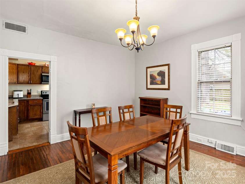 21 Bearden Avenue, Asheville, NC 28801.  MLS# CAR4242954, YatesRealty ID 4041. 