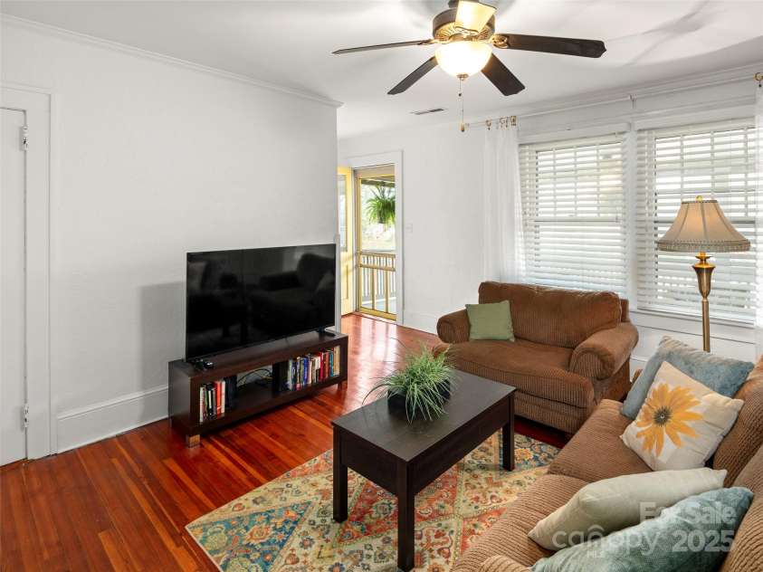 21 Bearden Avenue, Asheville, NC 28801.  MLS# CAR4242954, YatesRealty ID 4041. 
