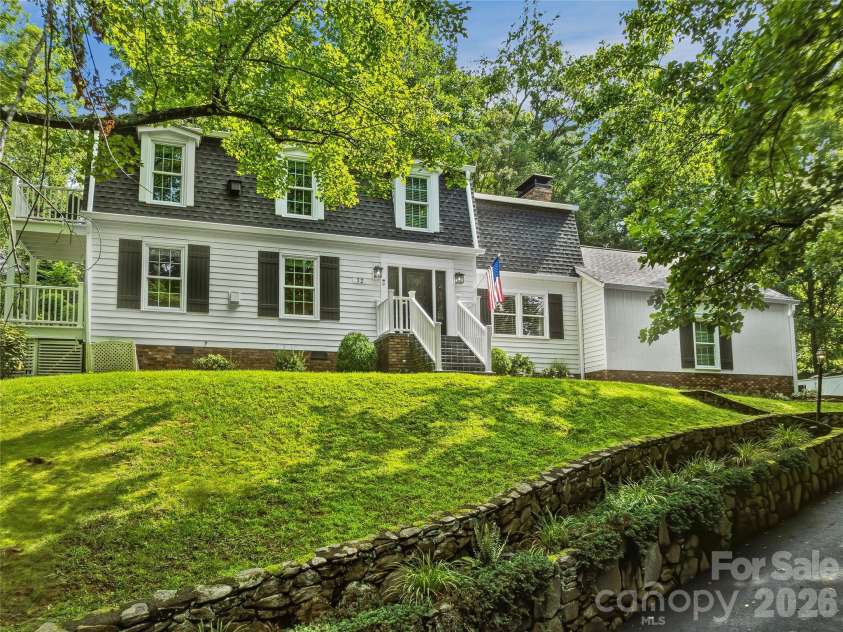 72 Brookwood Road, Asheville, NC 28804.  MLS# CAR4345217, YatesRealty ID 40411. 