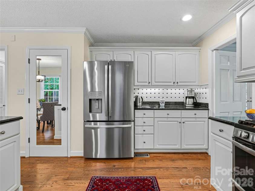 72 Brookwood Road, Asheville, NC 28804.  MLS# CAR4345217, YatesRealty ID 40411. 