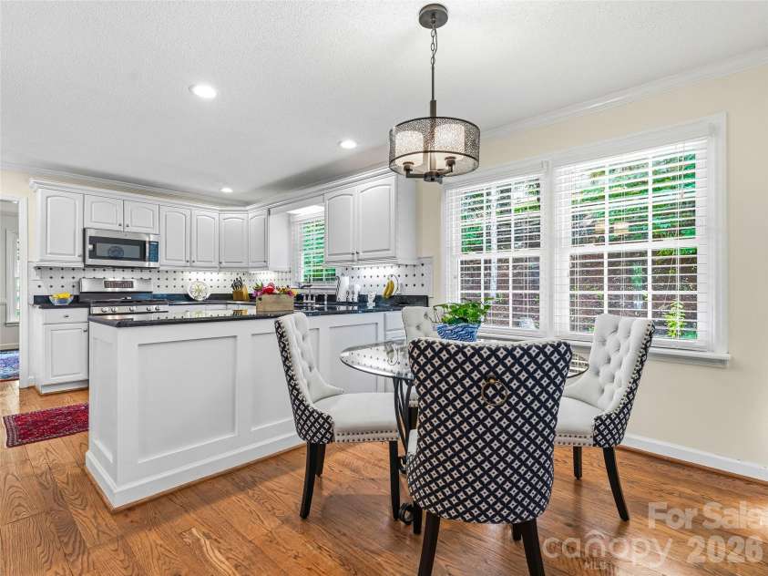 72 Brookwood Road, Asheville, NC 28804.  MLS# CAR4345217, YatesRealty ID 40411. 