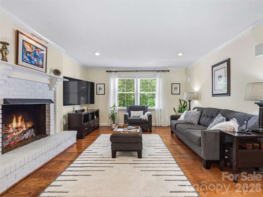 72 Brookwood Road, Asheville, NC 28804.  MLS# CAR4345217, YatesRealty ID 40411. 