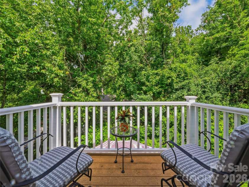 72 Brookwood Road, Asheville, NC 28804.  MLS# CAR4345217, YatesRealty ID 40411. 
