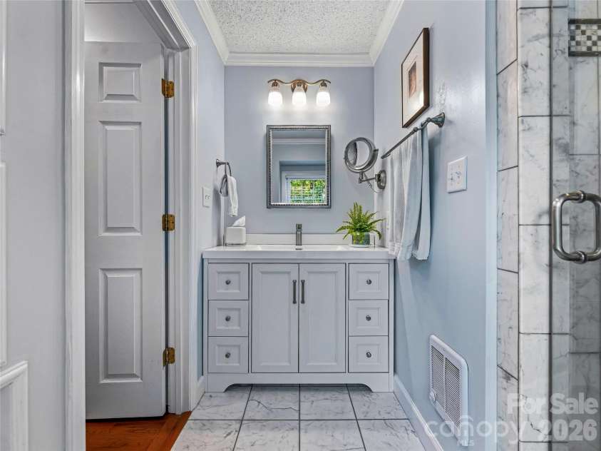 72 Brookwood Road, Asheville, NC 28804.  MLS# CAR4345217, YatesRealty ID 40411. 