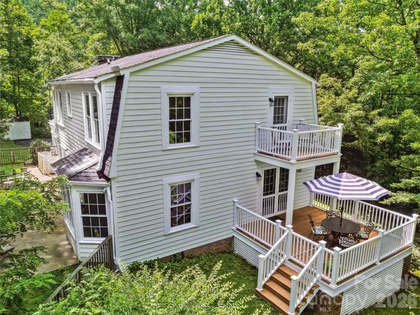 72 Brookwood Road, Asheville, NC 28804.  MLS# CAR4345217, YatesRealty ID 40411. 