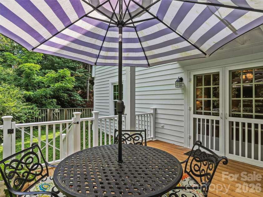 72 Brookwood Road, Asheville, NC 28804.  MLS# CAR4345217, YatesRealty ID 40411. 