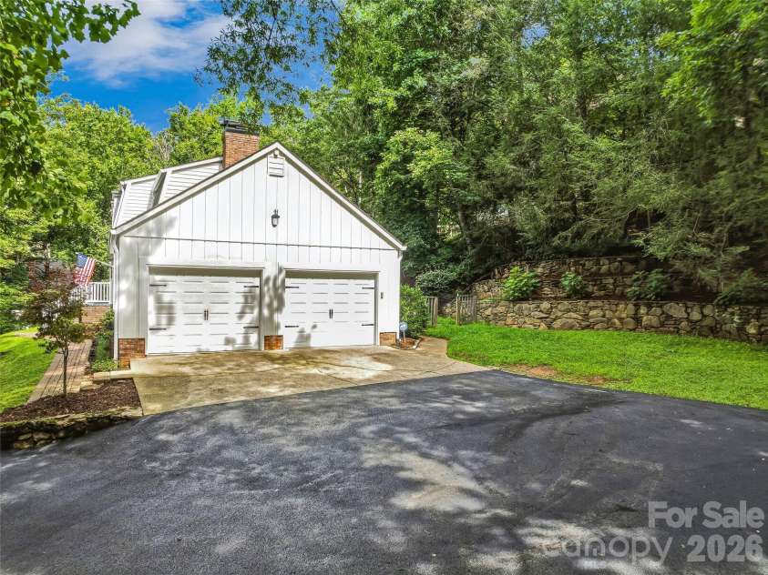 72 Brookwood Road, Asheville, NC 28804.  MLS# CAR4345217, YatesRealty ID 40411. 