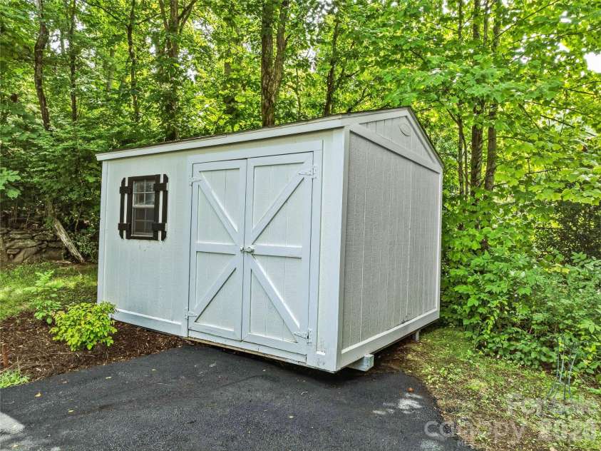 72 Brookwood Road, Asheville, NC 28804.  MLS# CAR4345217, YatesRealty ID 40411. 