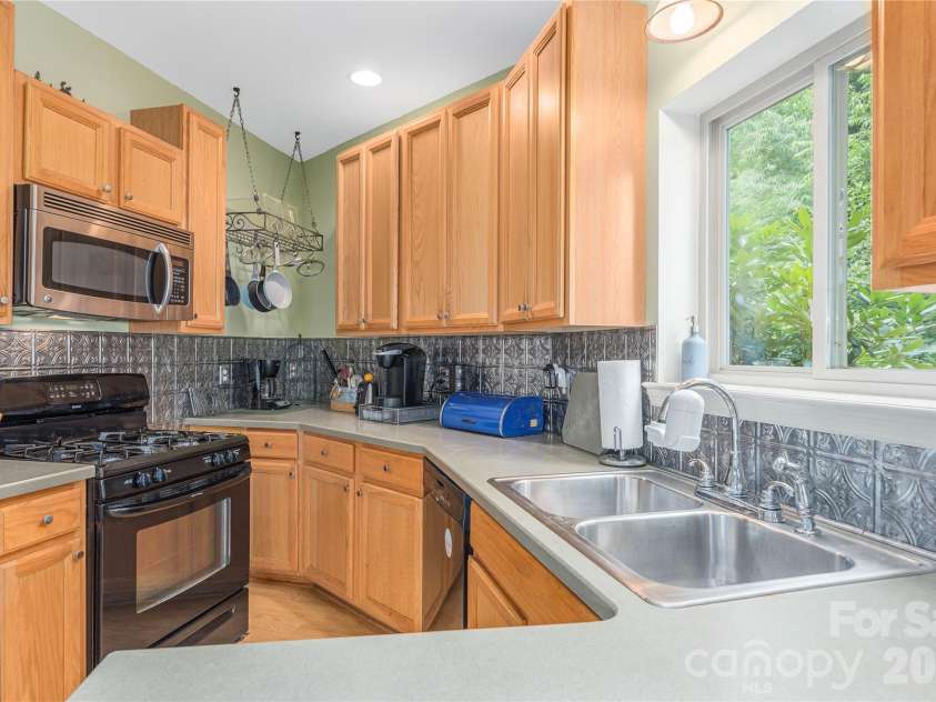 309 Irene Lane, Maggie Valley, NC 28751.  MLS# CAR4381461, YatesRealty ID 40412. Decorative Metal Backsplash