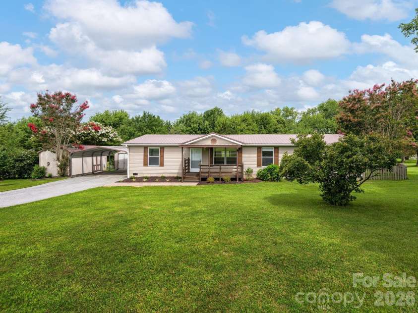 260 Divide Loop, Flat Rock, NC 28731.  MLS# CAR4394698, YatesRealty ID 40413. 