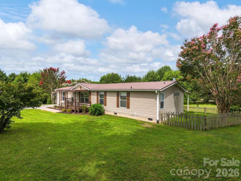 260 Divide Loop, Flat Rock, NC 28731.  MLS# CAR4394698, YatesRealty ID 40413. 