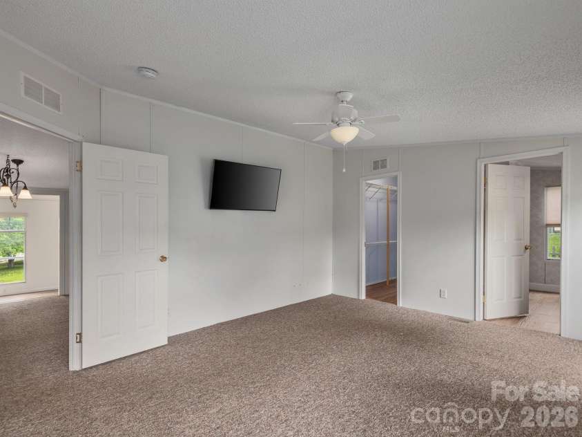 260 Divide Loop, Flat Rock, NC 28731.  MLS# CAR4394698, YatesRealty ID 40413. 