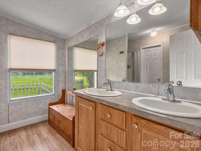 260 Divide Loop, Flat Rock, NC 28731.  MLS# CAR4394698, YatesRealty ID 40413. 