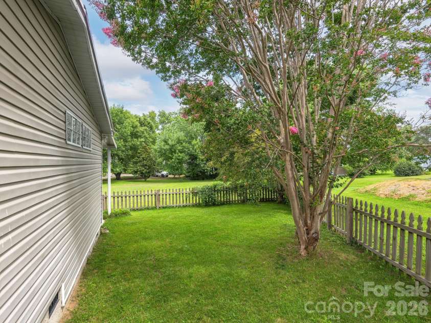 260 Divide Loop, Flat Rock, NC 28731.  MLS# CAR4394698, YatesRealty ID 40413. 
