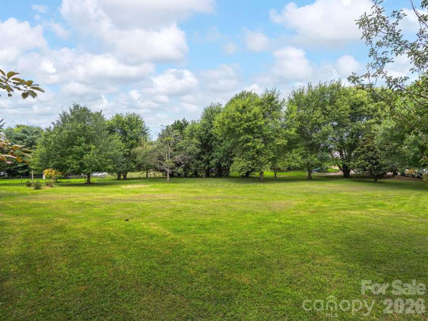 260 Divide Loop, Flat Rock, NC 28731.  MLS# CAR4394698, YatesRealty ID 40413. 