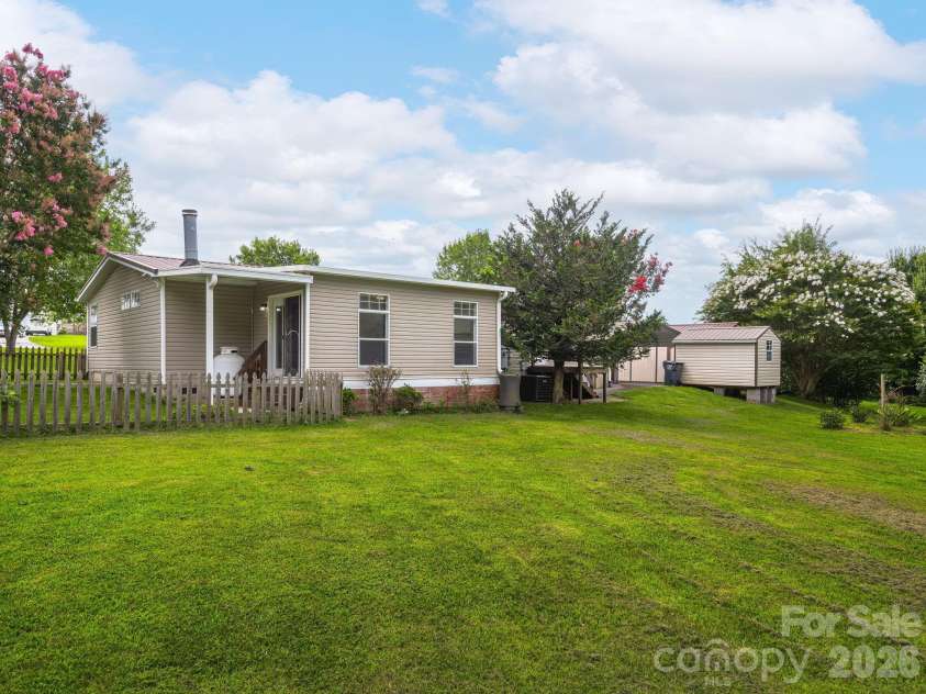 260 Divide Loop, Flat Rock, NC 28731.  MLS# CAR4394698, YatesRealty ID 40413. 