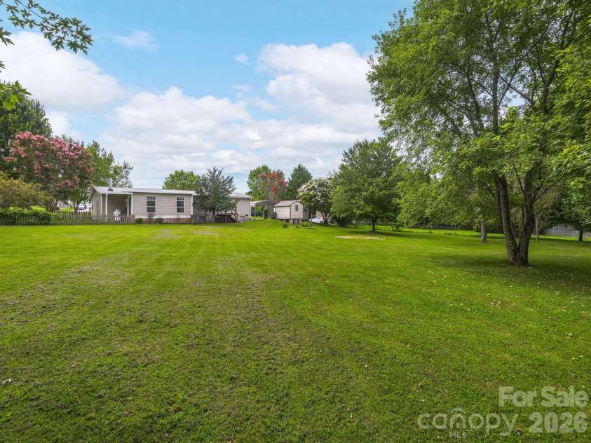 260 Divide Loop, Flat Rock, NC 28731.  MLS# CAR4394698, YatesRealty ID 40413. 
